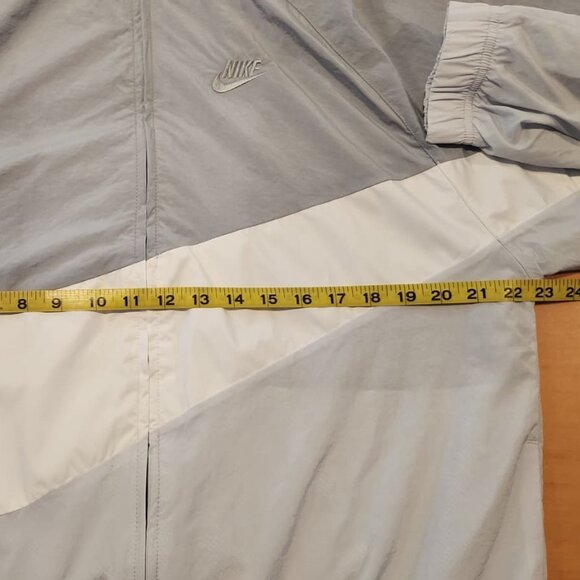 NWT Sz S - Nike Big Swoosh Windbreaker Jacket🔥New Full Zip Woven Grey Jacket - Picture 11 of 11